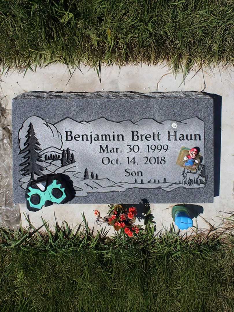Benjamin Brett Haun's grave. Photo 1
