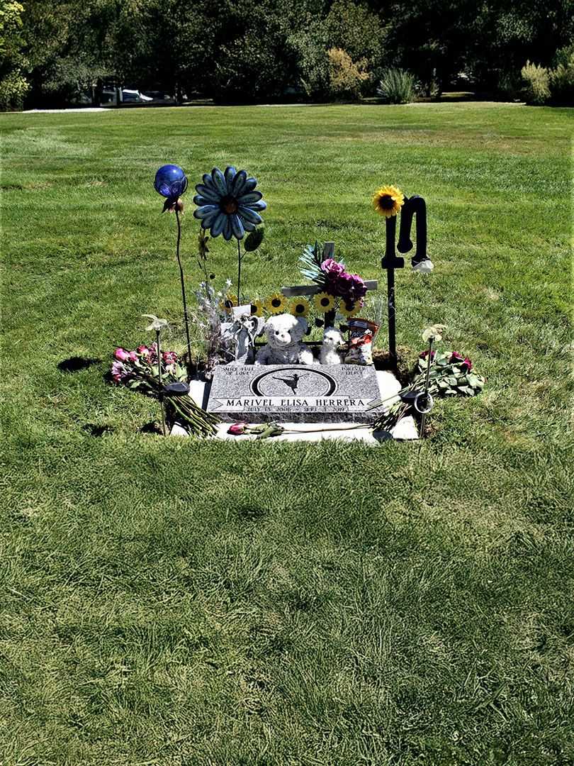 Marivel Elisa Herrera's grave. Photo 2