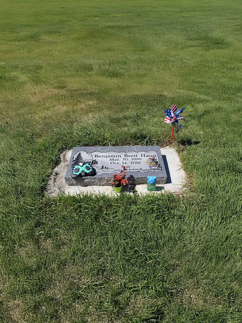 Benjamin Brett Haun's grave. Photo 2